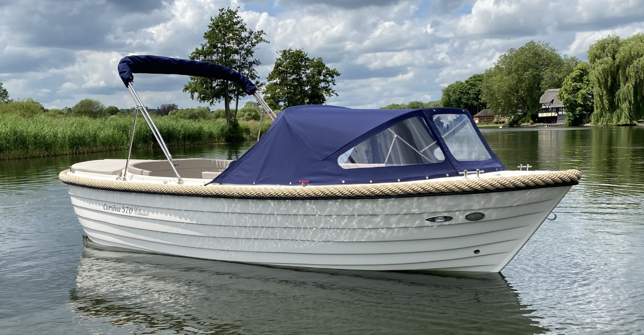 Corsiva 570 cream white blue canopies